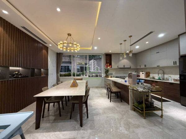 Cho thuê nguyên căn shophouse MT Nguyễn Cơ Thạch DTSD gần 700m2 full nội thất cao cấp