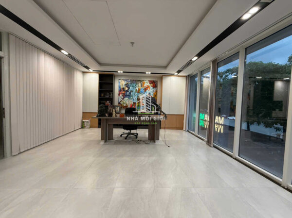 Cho thuê nguyên căn shophouse MT Nguyễn Cơ Thạch DTSD gần 700m2 full nội thất cao cấp