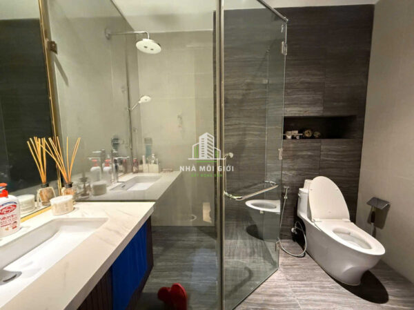 Cho thuê nguyên căn shophouse MT Nguyễn Cơ Thạch DTSD gần 700m2 full nội thất cao cấp