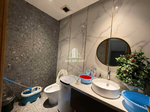 Cho thuê nguyên căn shophouse MT Nguyễn Cơ Thạch DTSD gần 700m2 full nội thất cao cấp