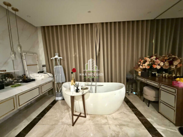 Cho thuê nguyên căn shophouse MT Nguyễn Cơ Thạch DTSD gần 700m2 full nội thất cao cấp