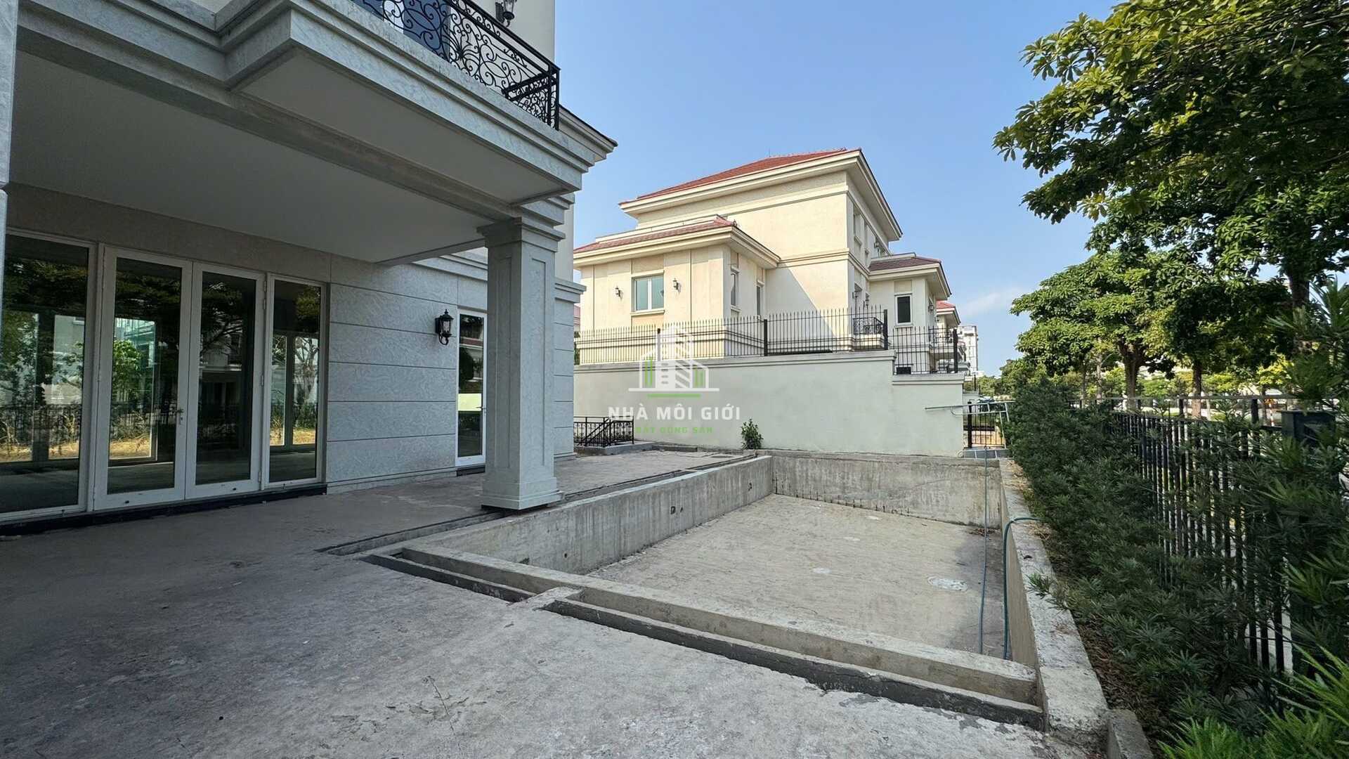 SAROMA VILLA - Cung điện xanh bên dòng sông Sài Gòn – Sẵn sàng cho thuê dài hạn SAROMA VILLA - Cung điện xanh bên dòng sông Sài Gòn – Sẵn sàng cho thuê dài hạn
