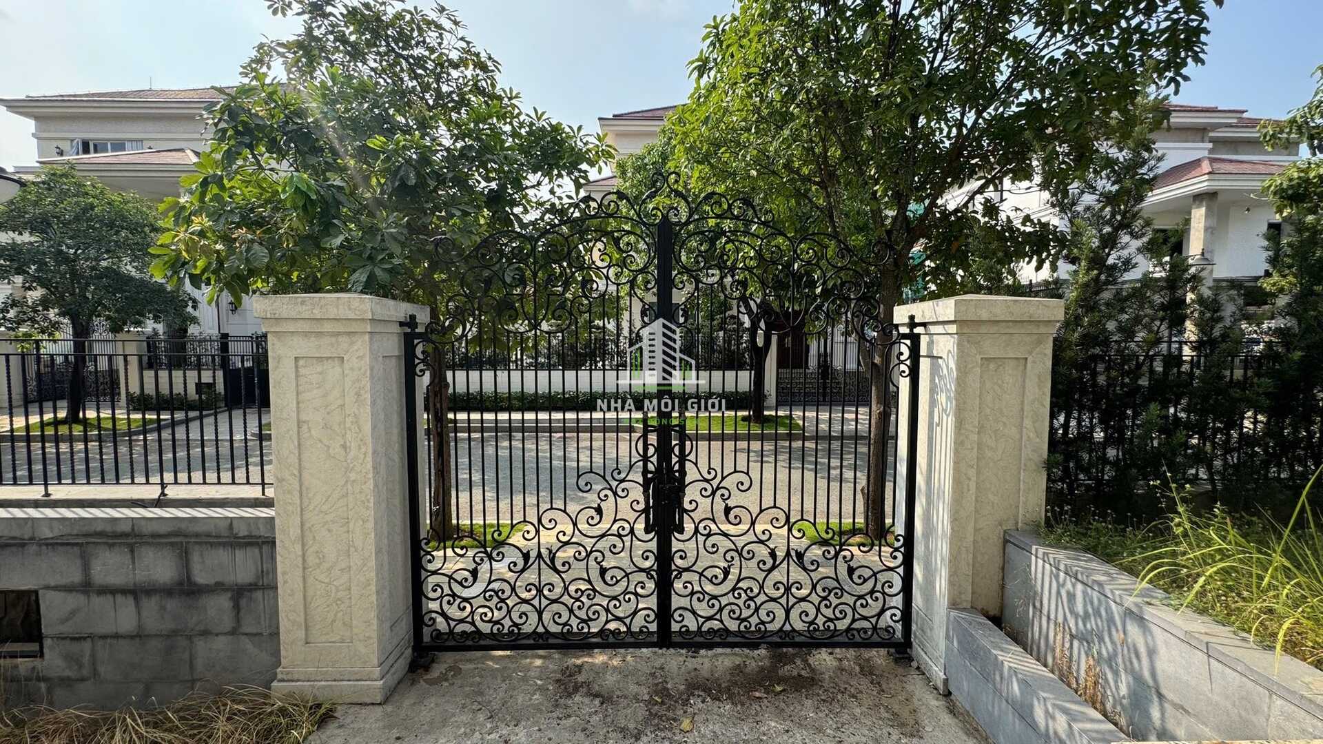 SAROMA VILLA - Cung điện xanh bên dòng sông Sài Gòn – Sẵn sàng cho thuê dài hạn SAROMA VILLA - Cung điện xanh bên dòng sông Sài Gòn – Sẵn sàng cho thuê dài hạn