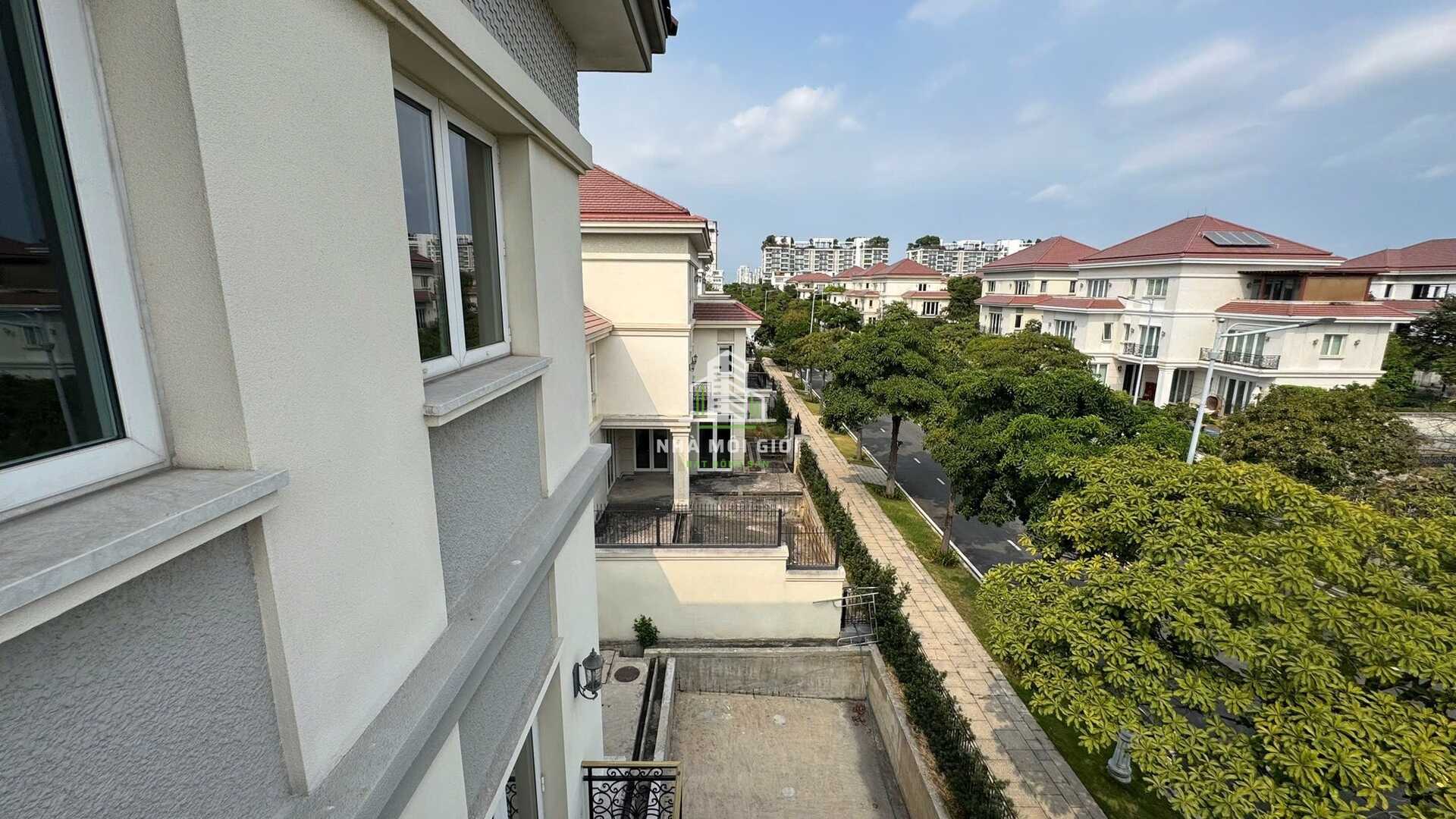 SAROMA VILLA - Cung điện xanh bên dòng sông Sài Gòn – Sẵn sàng cho thuê dài hạn SAROMA VILLA - Cung điện xanh bên dòng sông Sài Gòn – Sẵn sàng cho thuê dài hạn