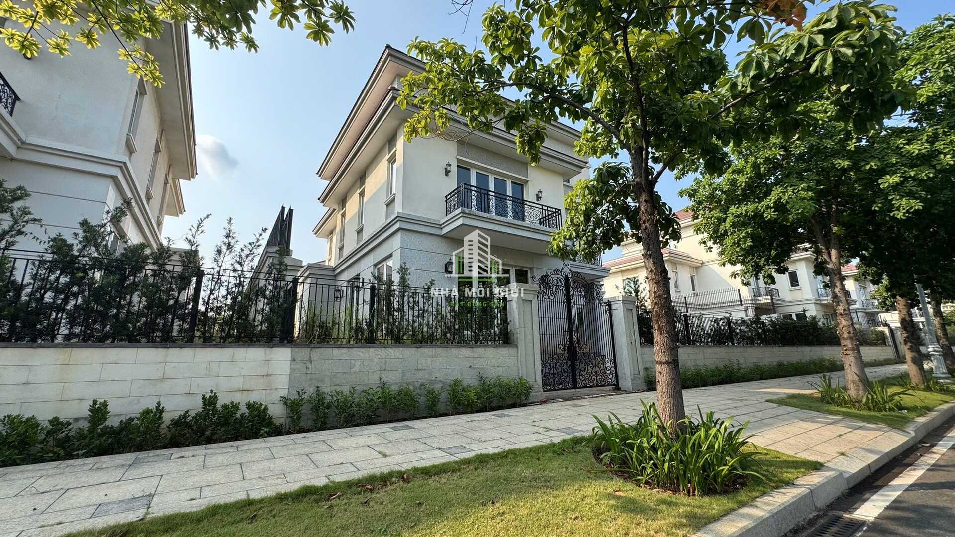 SAROMA VILLA - Cung điện xanh bên dòng sông Sài Gòn – Sẵn sàng cho thuê dài hạn SAROMA VILLA - Cung điện xanh bên dòng sông Sài Gòn – Sẵn sàng cho thuê dài hạn