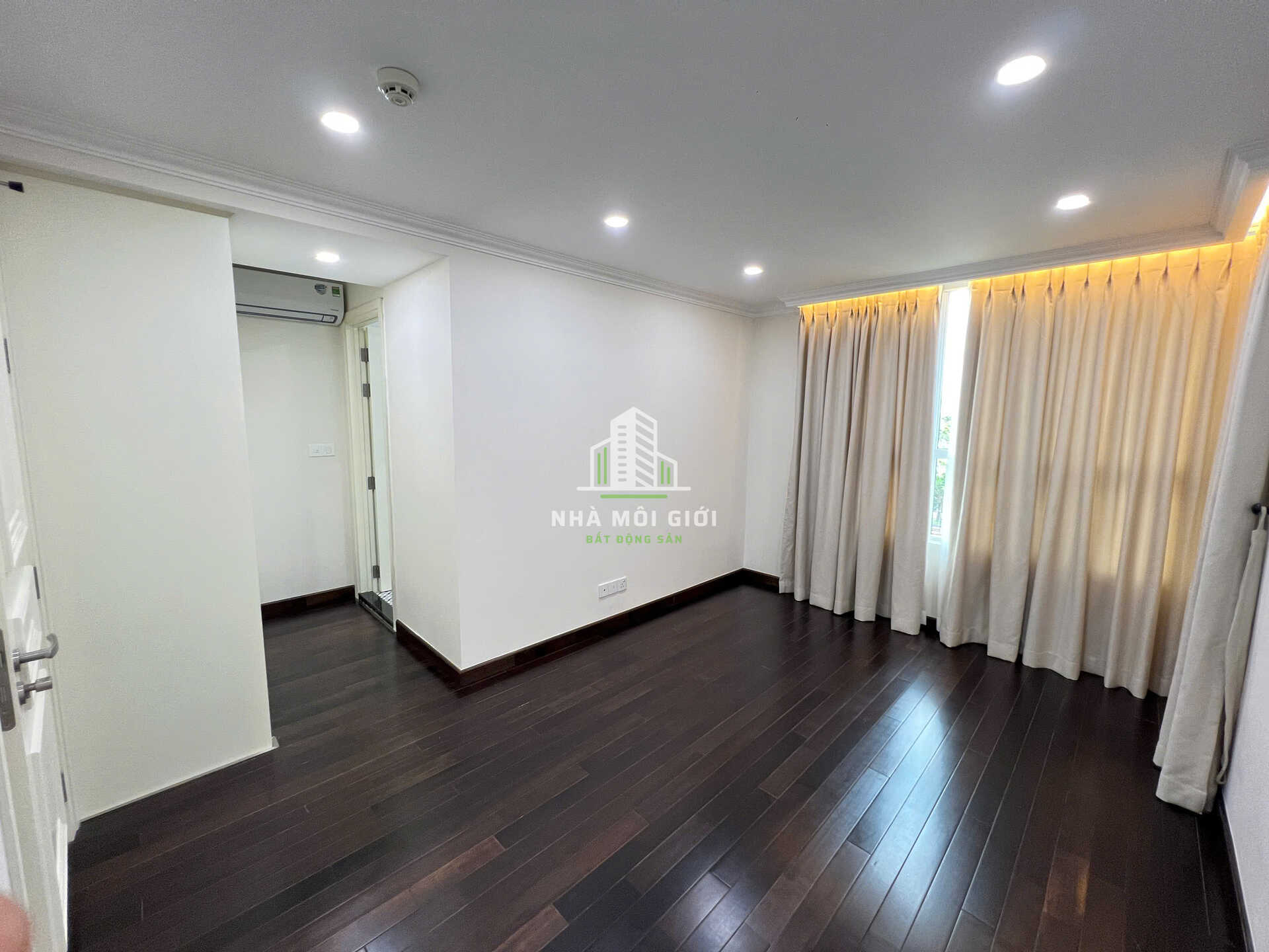 BÁN PENTHOUSE/DUPLEX VISTA VERDE 350M² – CĂN GÓC 3 MẶT TIỀN, 6PN5WC – 23,8 TỶ BÁN PENTHOUSE/DUPLEX VISTA VERDE 350M² – CĂN GÓC 3 MẶT TIỀN, 6PN5WC – 23,8 TỶ