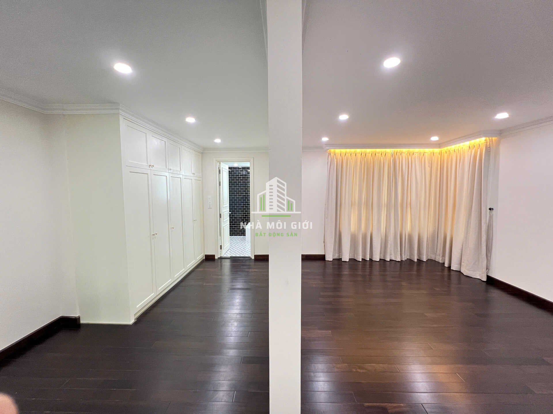 BÁN PENTHOUSE/DUPLEX VISTA VERDE 350M² – CĂN GÓC 3 MẶT TIỀN, 6PN5WC – 23,8 TỶ BÁN PENTHOUSE/DUPLEX VISTA VERDE 350M² – CĂN GÓC 3 MẶT TIỀN, 6PN5WC – 23,8 TỶ