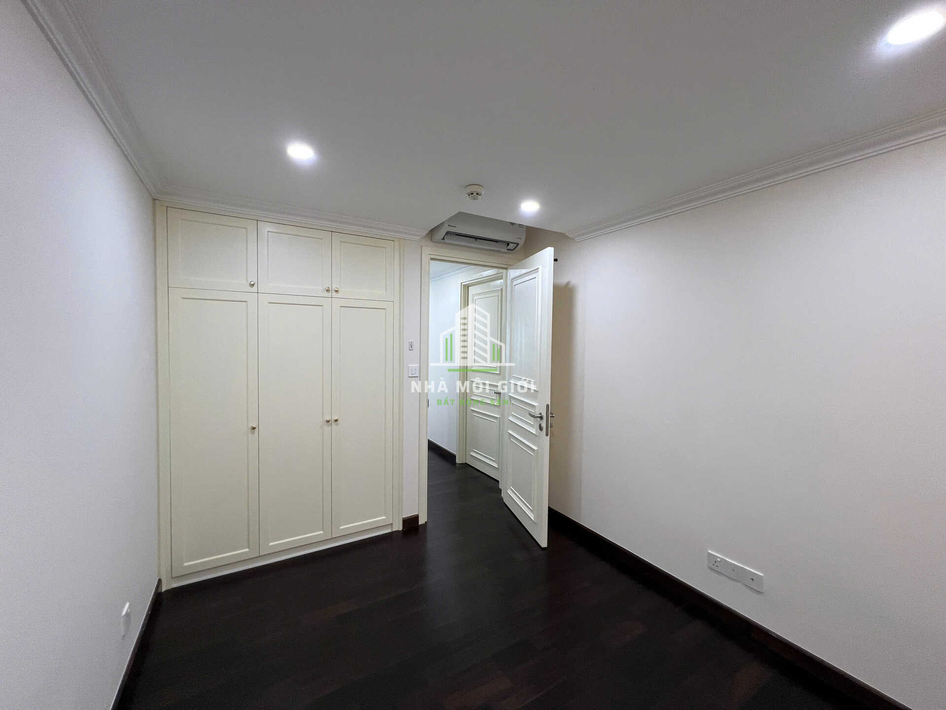 BÁN PENTHOUSE/DUPLEX VISTA VERDE 350M² – CĂN GÓC 3 MẶT TIỀN, 6PN5WC – 23,8 TỶ BÁN PENTHOUSE/DUPLEX VISTA VERDE 350M² – CĂN GÓC 3 MẶT TIỀN, 6PN5WC – 23,8 TỶ