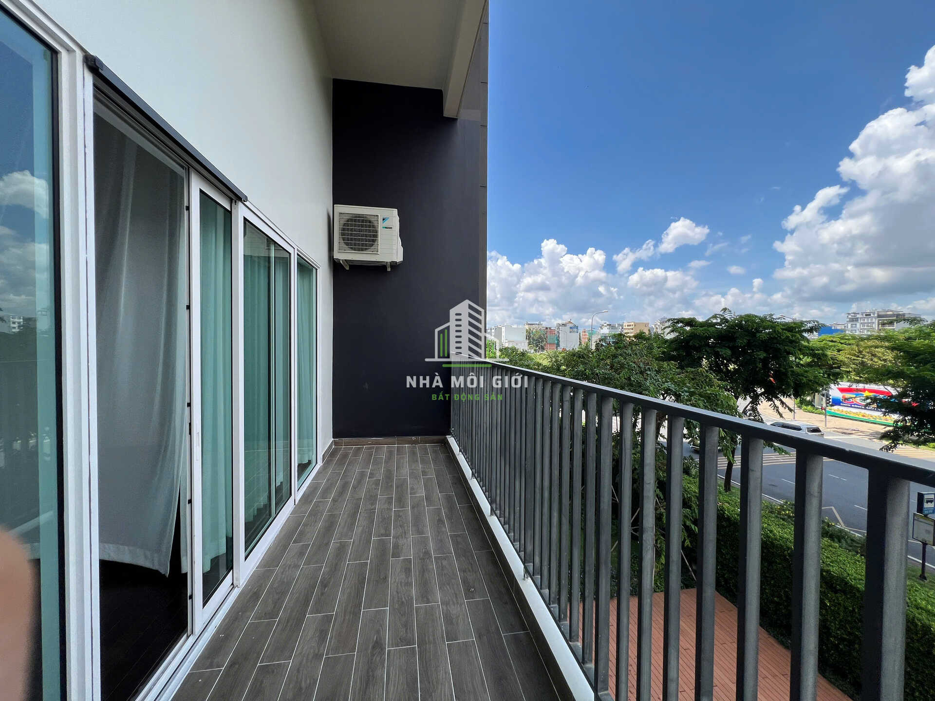BÁN PENTHOUSE/DUPLEX VISTA VERDE 350M² – CĂN GÓC 3 MẶT TIỀN, 6PN5WC – 23,8 TỶ BÁN PENTHOUSE/DUPLEX VISTA VERDE 350M² – CĂN GÓC 3 MẶT TIỀN, 6PN5WC – 23,8 TỶ
