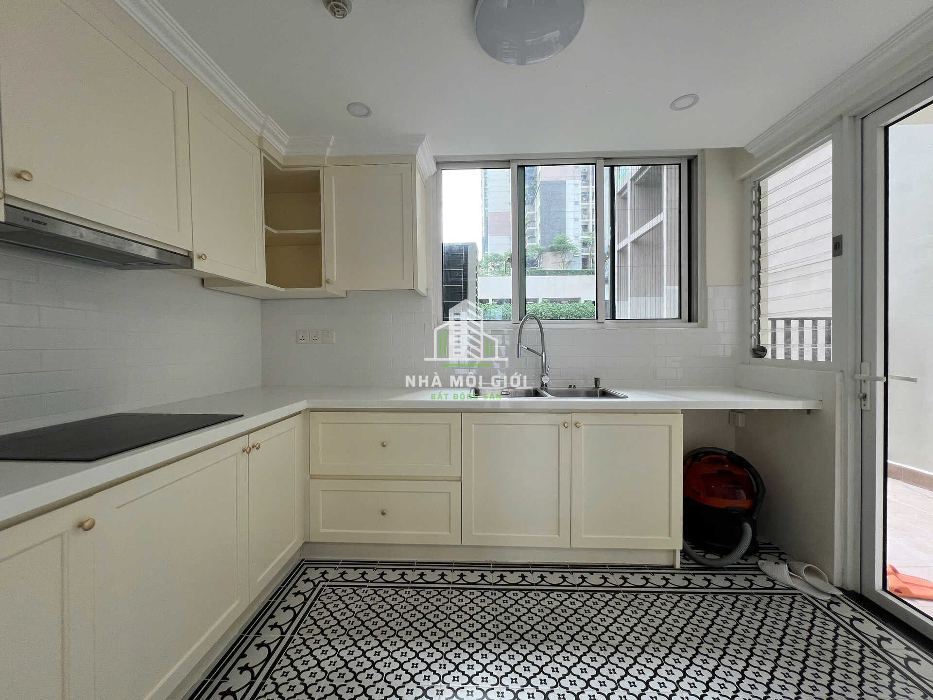BÁN PENTHOUSE/DUPLEX VISTA VERDE 350M² – CĂN GÓC 3 MẶT TIỀN, 6PN5WC – 23,8 TỶ BÁN PENTHOUSE/DUPLEX VISTA VERDE 350M² – CĂN GÓC 3 MẶT TIỀN, 6PN5WC – 23,8 TỶ