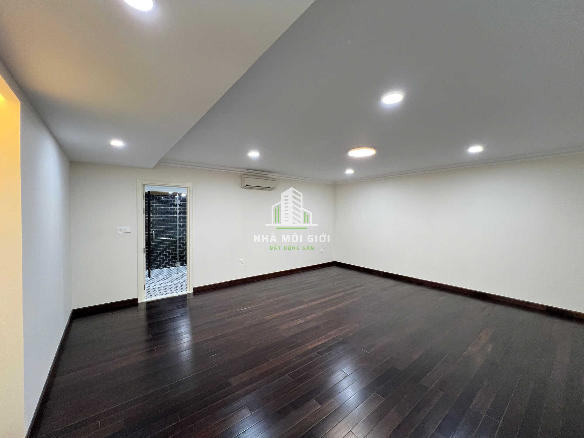BÁN PENTHOUSE/DUPLEX VISTA VERDE 350M² – CĂN GÓC 3 MẶT TIỀN, 6PN5WC – 23,8 TỶ BÁN PENTHOUSE/DUPLEX VISTA VERDE 350M² – CĂN GÓC 3 MẶT TIỀN, 6PN5WC – 23,8 TỶ