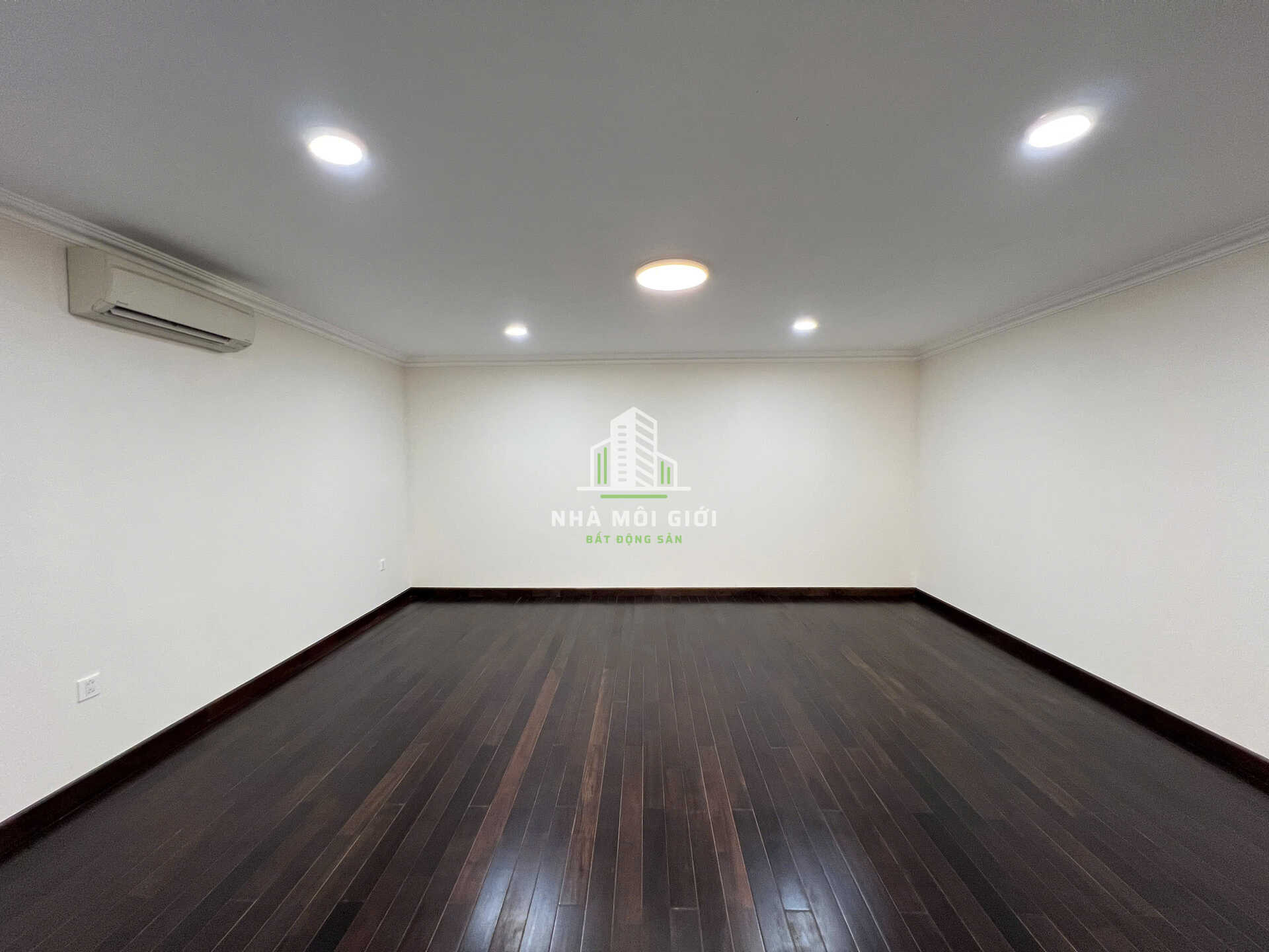 BÁN PENTHOUSE/DUPLEX VISTA VERDE 350M² – CĂN GÓC 3 MẶT TIỀN, 6PN5WC – 23,8 TỶ BÁN PENTHOUSE/DUPLEX VISTA VERDE 350M² – CĂN GÓC 3 MẶT TIỀN, 6PN5WC – 23,8 TỶ