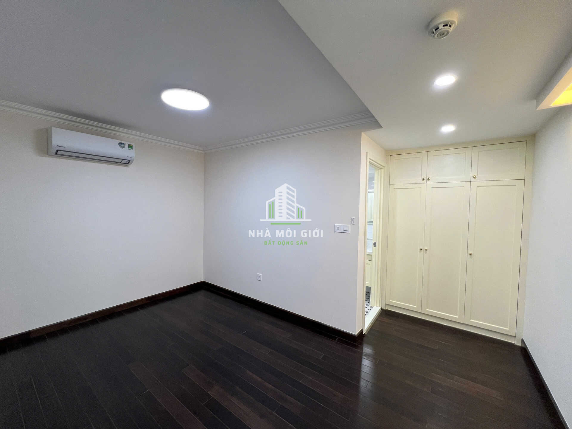 BÁN PENTHOUSE/DUPLEX VISTA VERDE 350M² – CĂN GÓC 3 MẶT TIỀN, 6PN5WC – 23,8 TỶ BÁN PENTHOUSE/DUPLEX VISTA VERDE 350M² – CĂN GÓC 3 MẶT TIỀN, 6PN5WC – 23,8 TỶ