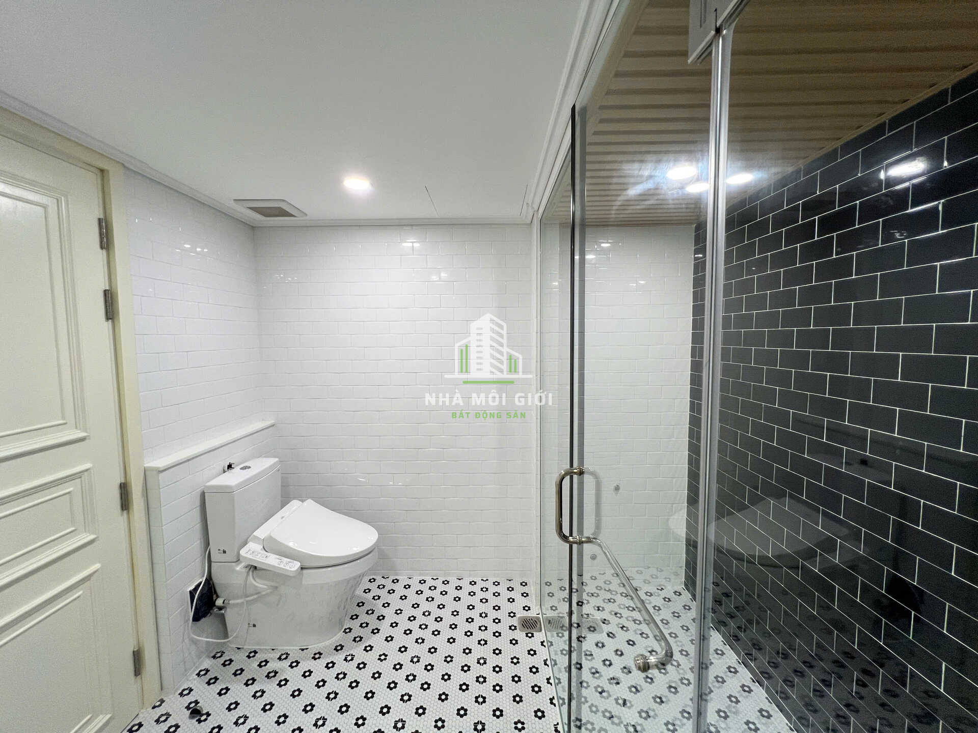 BÁN PENTHOUSE/DUPLEX VISTA VERDE 350M² – CĂN GÓC 3 MẶT TIỀN, 6PN5WC – 23,8 TỶ BÁN PENTHOUSE/DUPLEX VISTA VERDE 350M² – CĂN GÓC 3 MẶT TIỀN, 6PN5WC – 23,8 TỶ