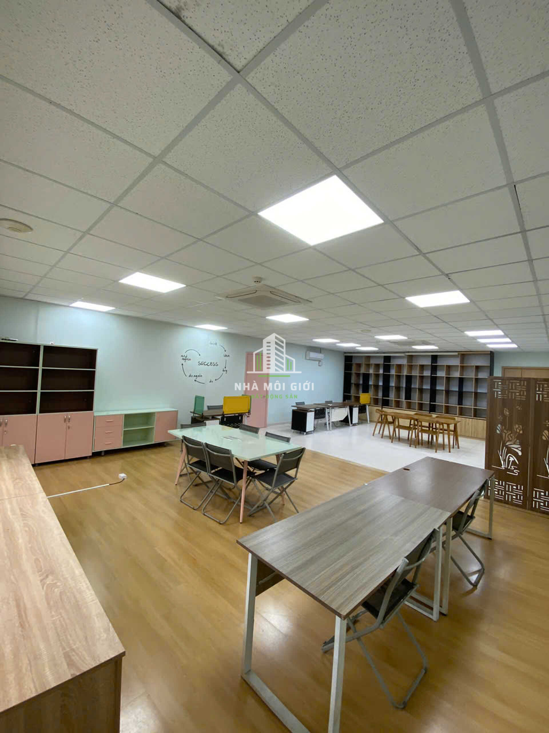Khi không gian làm việc trở thành một tác phẩm nghệ thuật tại SariTown Sala Khi không gian làm việc trở thành một tác phẩm nghệ thuật tại SariTown Sala