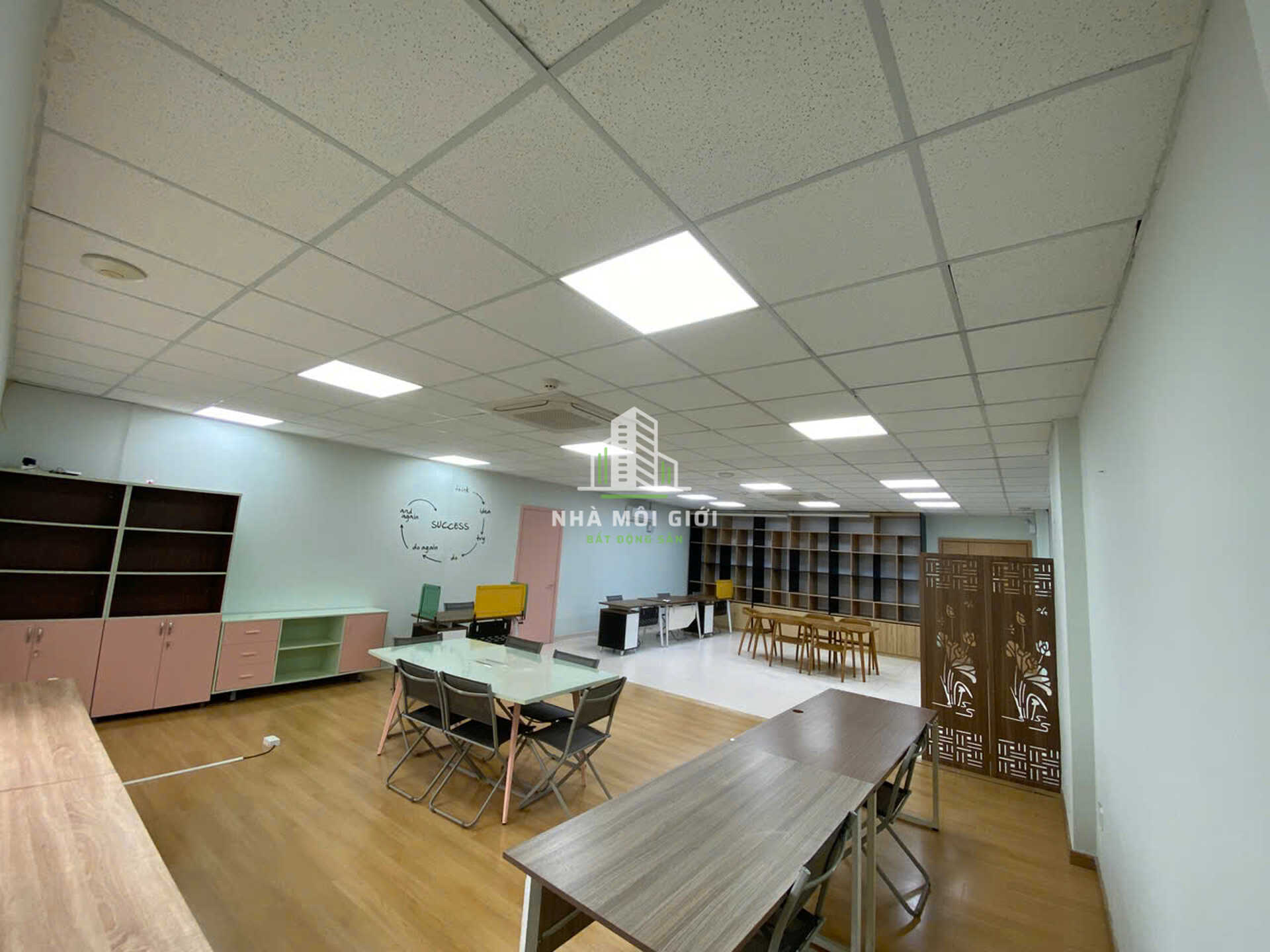Khi không gian làm việc trở thành một tác phẩm nghệ thuật tại SariTown Sala Khi không gian làm việc trở thành một tác phẩm nghệ thuật tại SariTown Sala