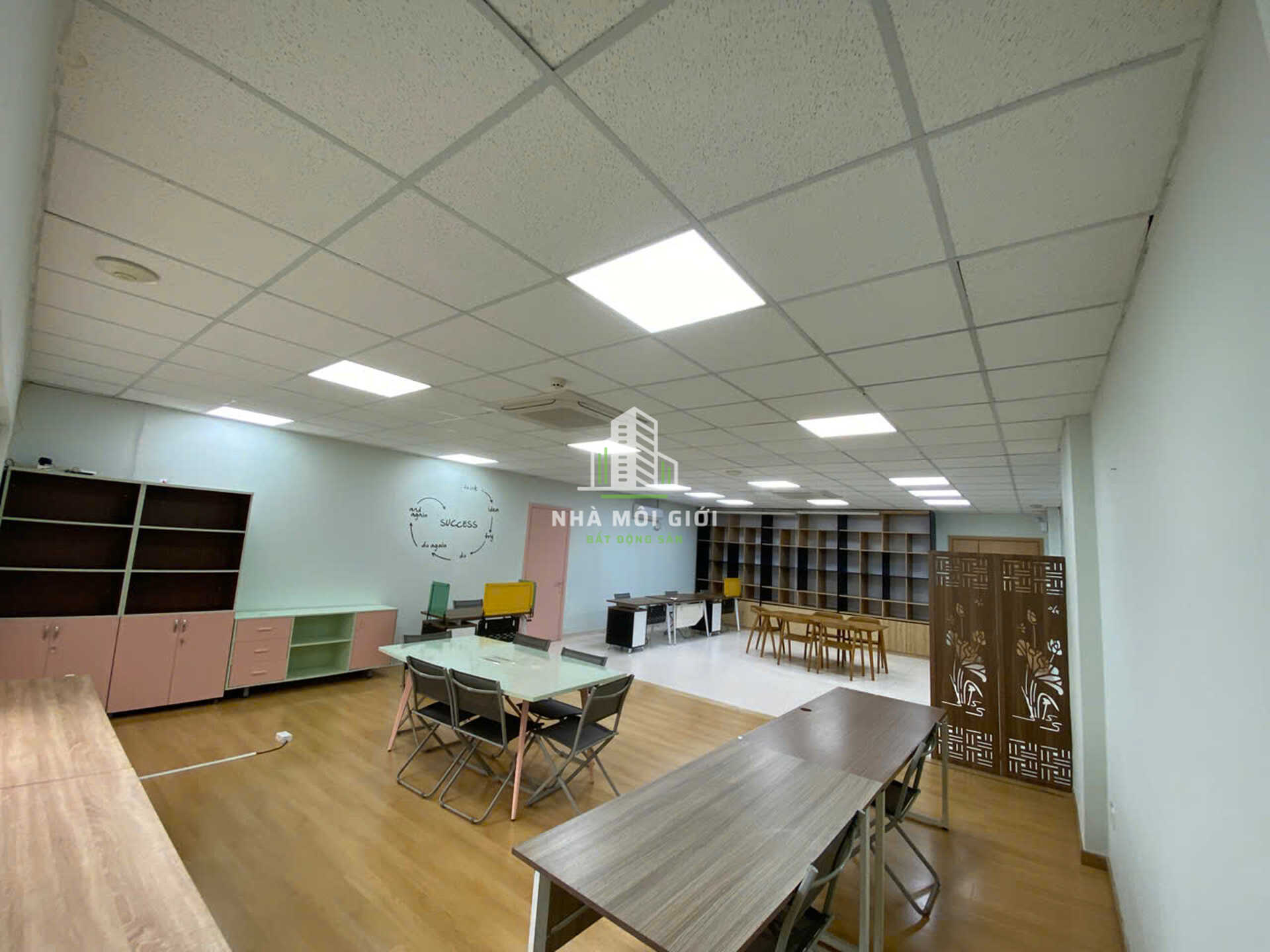 Khi không gian làm việc trở thành một tác phẩm nghệ thuật tại SariTown Sala Khi không gian làm việc trở thành một tác phẩm nghệ thuật tại SariTown Sala