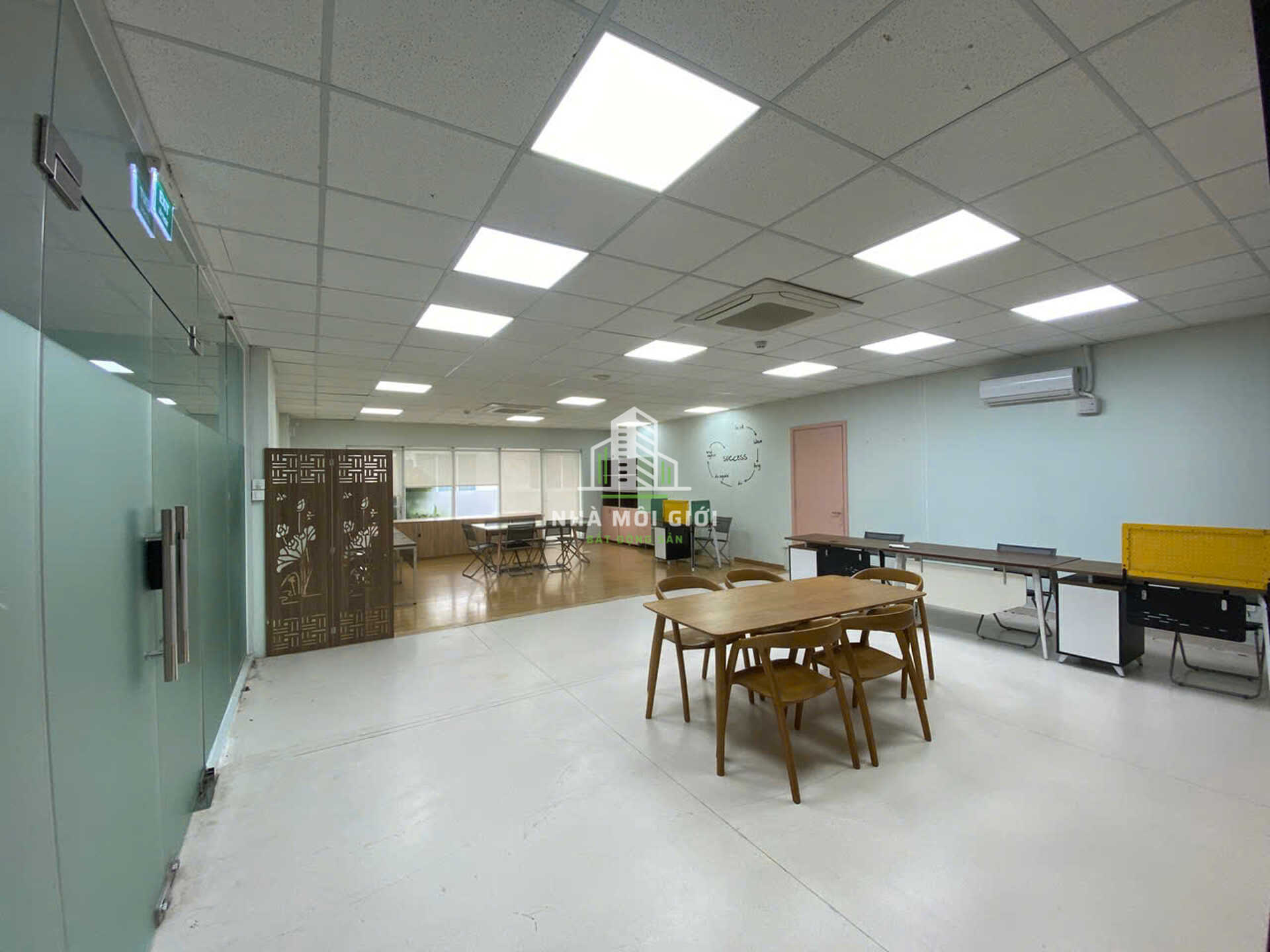 Khi không gian làm việc trở thành một tác phẩm nghệ thuật tại SariTown Sala Khi không gian làm việc trở thành một tác phẩm nghệ thuật tại SariTown Sala
